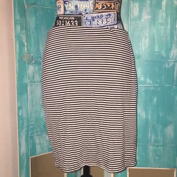 a.n.a. | women's striped skirt - Picture 4 of 7